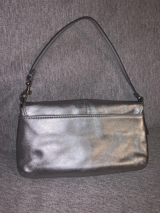 Coach Ashley Metallic Silver Leather Wristlet Wallet with hangtag - Picture 6 of 10
